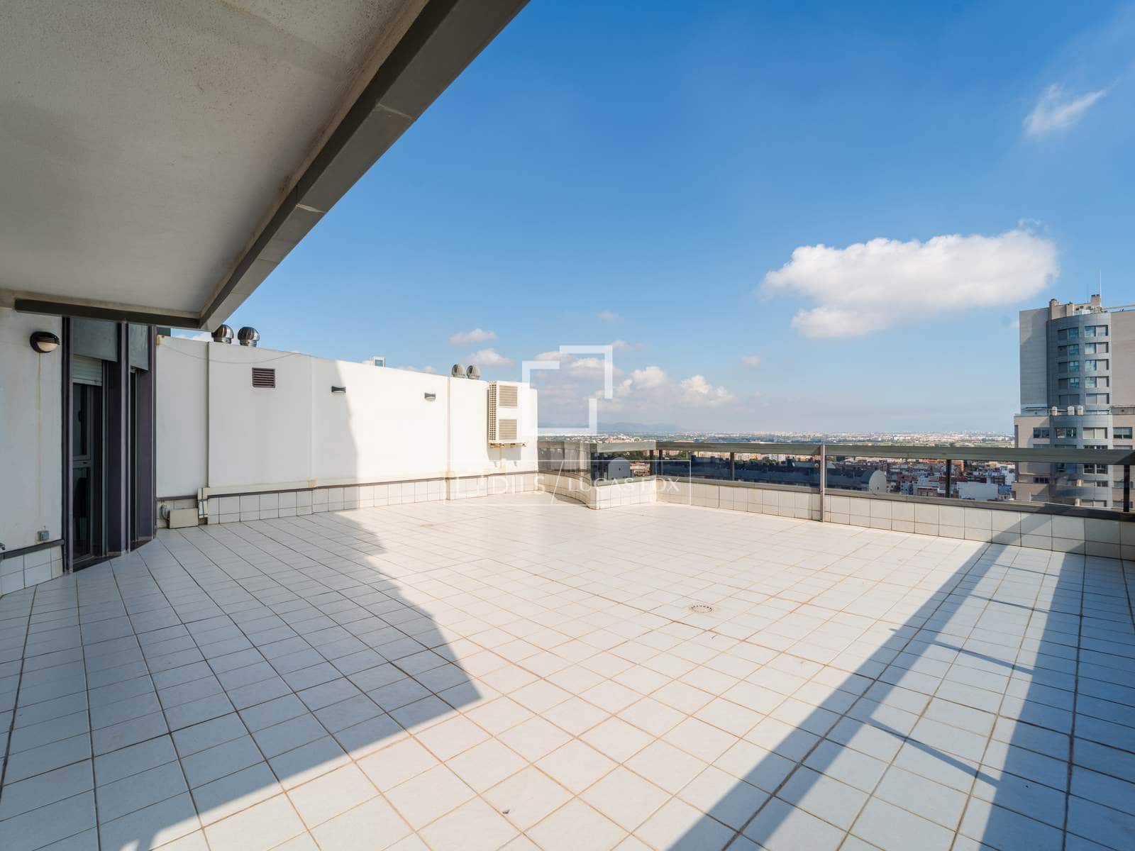 3 slaapkamer Appartement te huur in Valencia stad met zwembad garage - € 3.500 (Ref: 10172917)