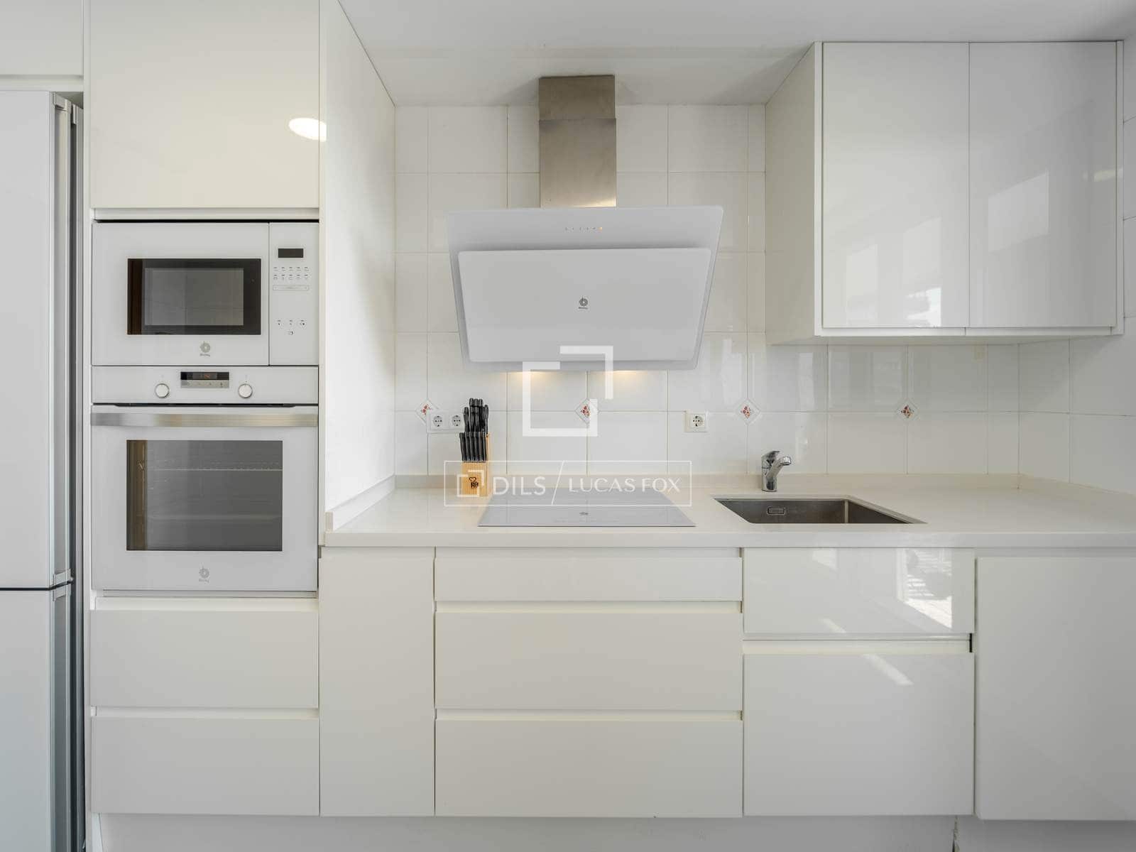 3 slaapkamer Appartement te huur in Valencia stad met zwembad garage - € 3.500 (Ref: 10172917)