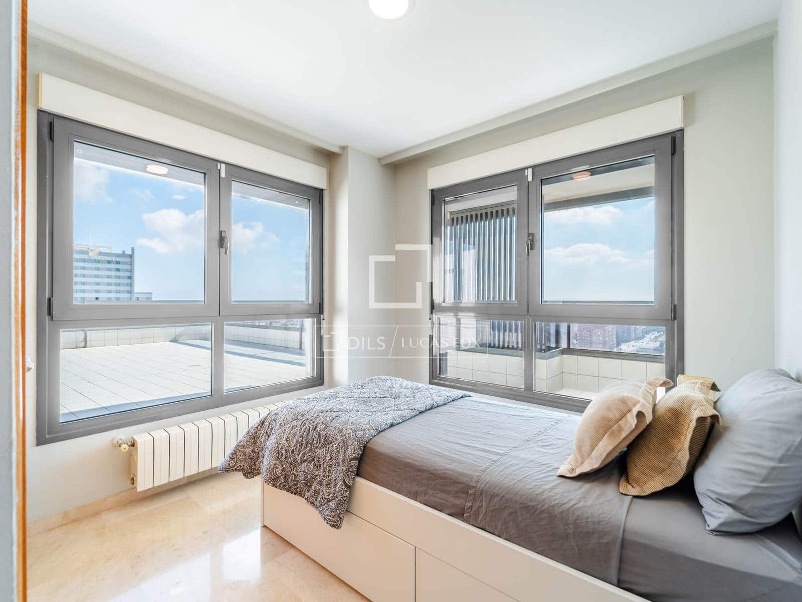 3 slaapkamer Appartement te huur in Valencia stad met zwembad garage - € 3.500 (Ref: 10172917)