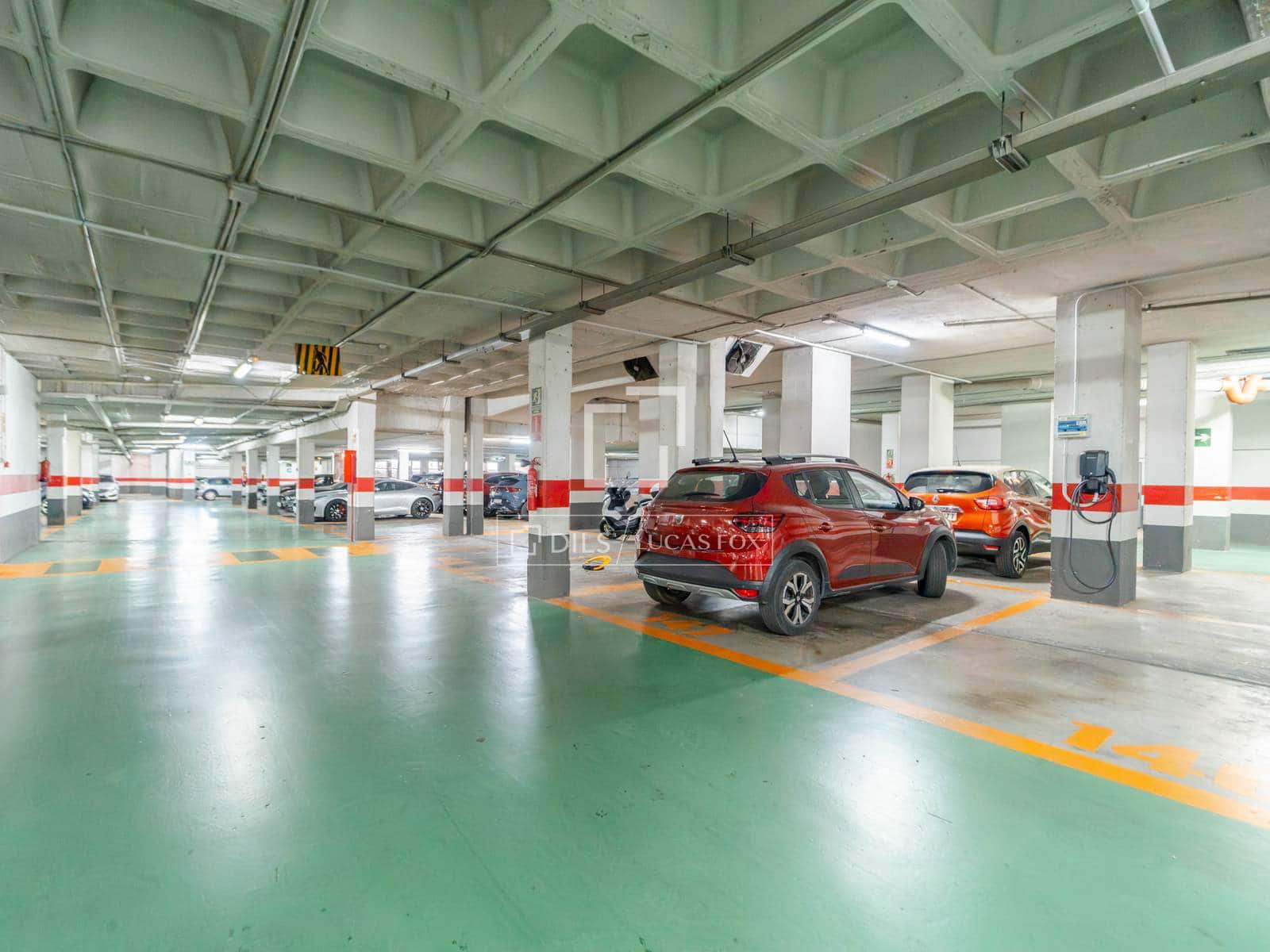 3 slaapkamer Appartement te huur in Valencia stad met zwembad garage - € 3.500 (Ref: 10172917)