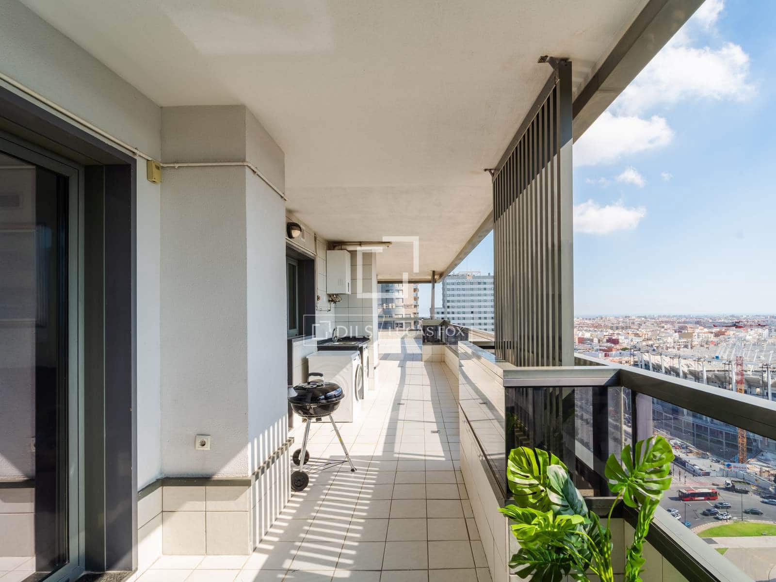 3 slaapkamer Appartement te huur in Valencia stad met zwembad garage - € 3.500 (Ref: 10172917)