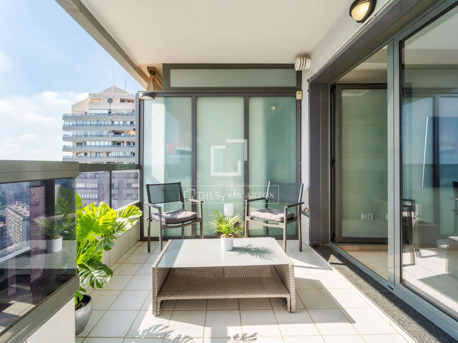 3 slaapkamer Appartement te huur in Valencia stad met zwembad garage - € 3.500 (Ref: 10172917)