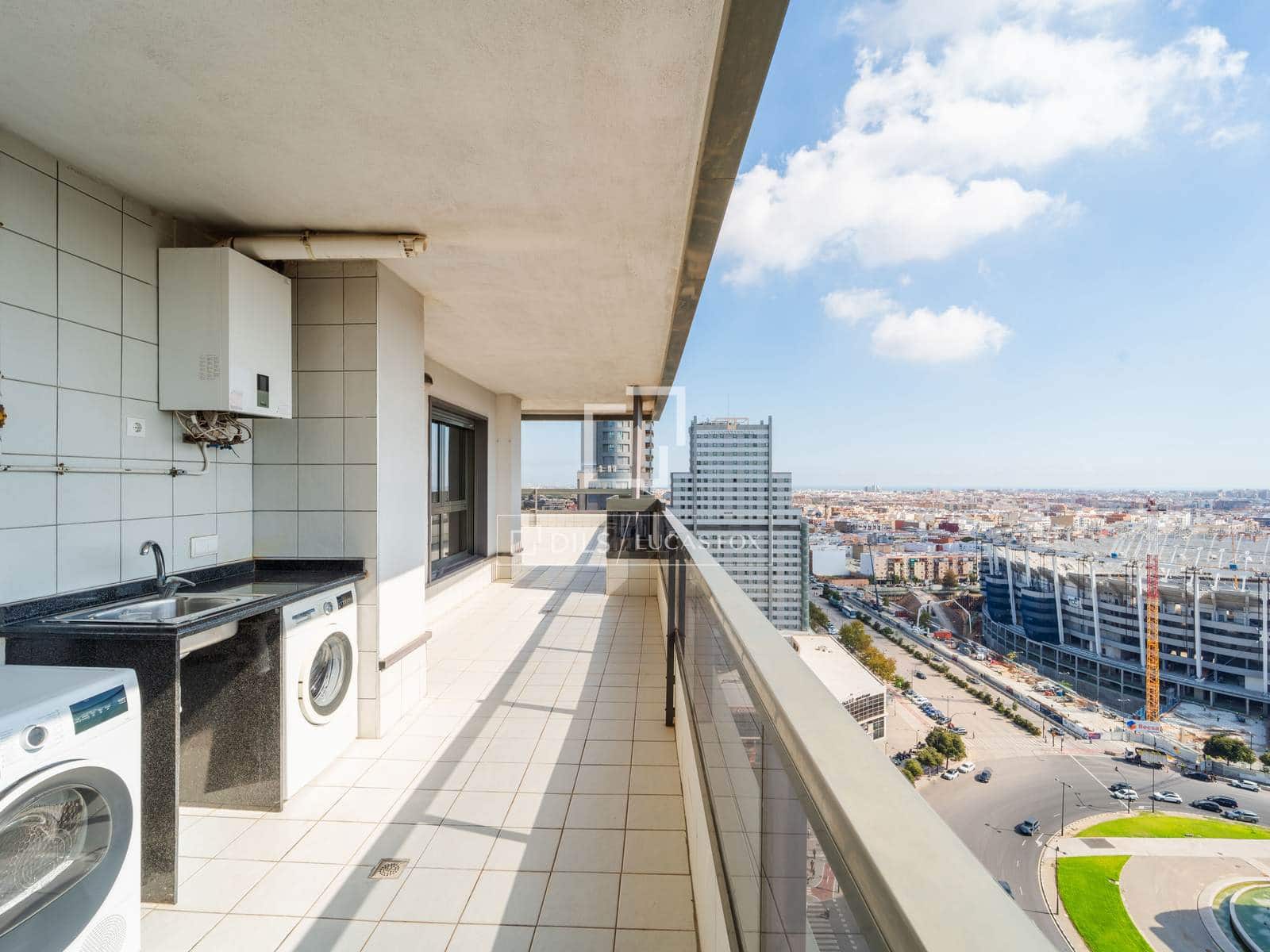 3 slaapkamer Appartement te huur in Valencia stad met zwembad garage - € 3.500 (Ref: 10172917)
