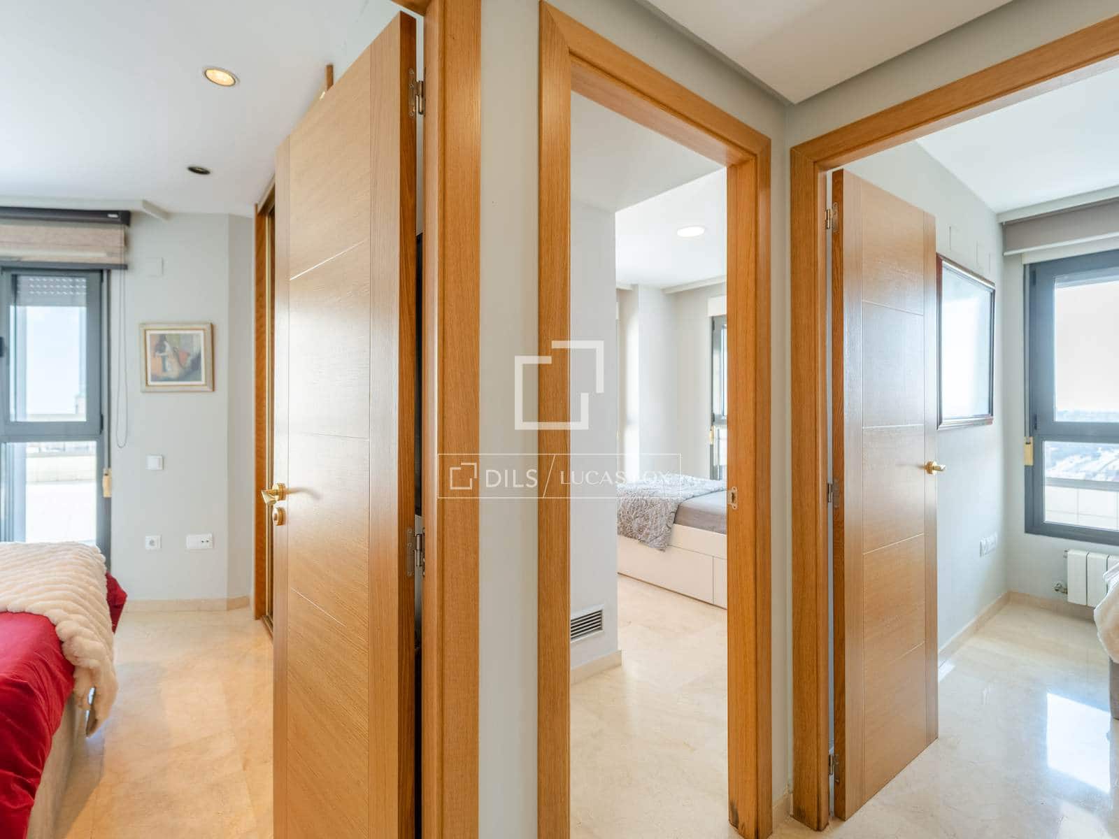 3 slaapkamer Appartement te huur in Valencia stad met zwembad garage - € 3.500 (Ref: 10172917)
