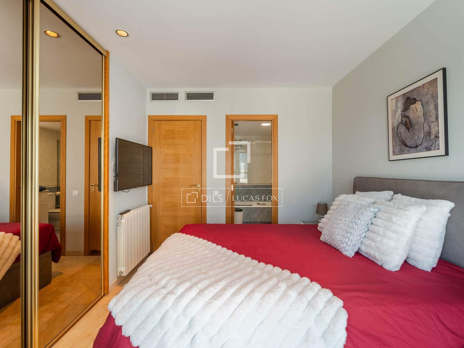 3 slaapkamer Appartement te huur in Valencia stad met zwembad garage - € 3.500 (Ref: 10172917)