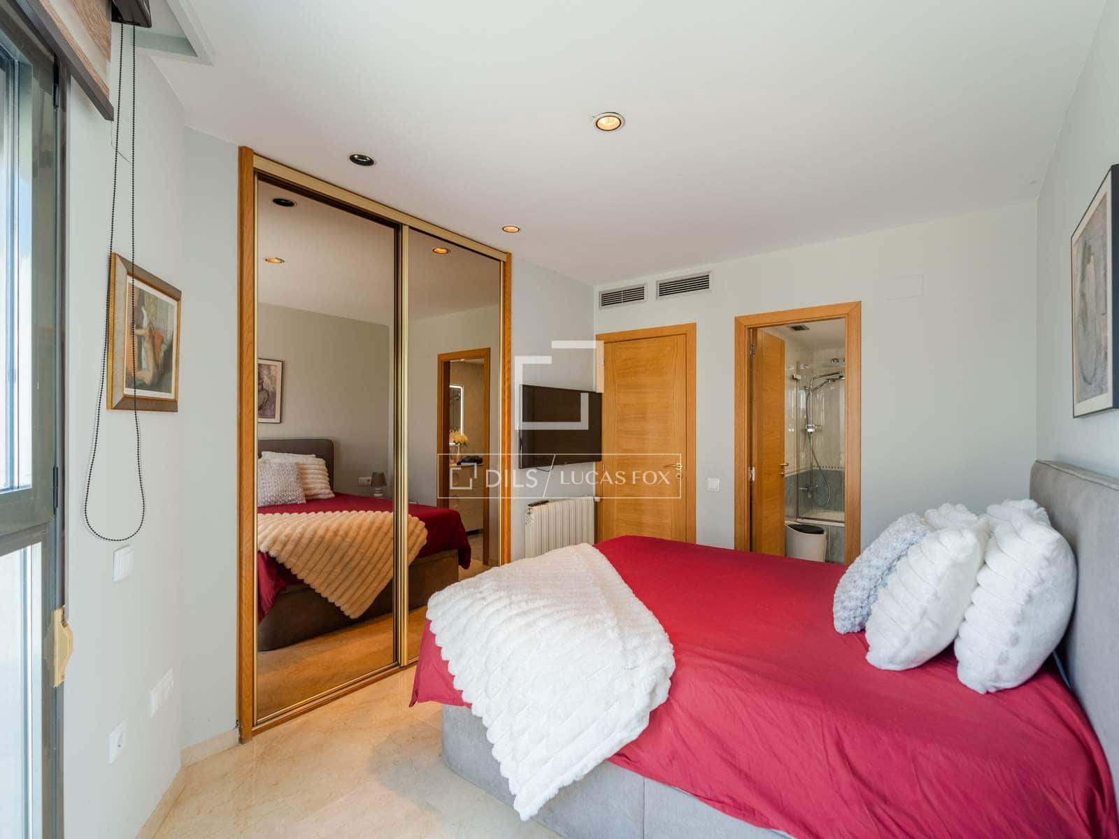 3 slaapkamer Appartement te huur in Valencia stad met zwembad garage - € 3.500 (Ref: 10172917)