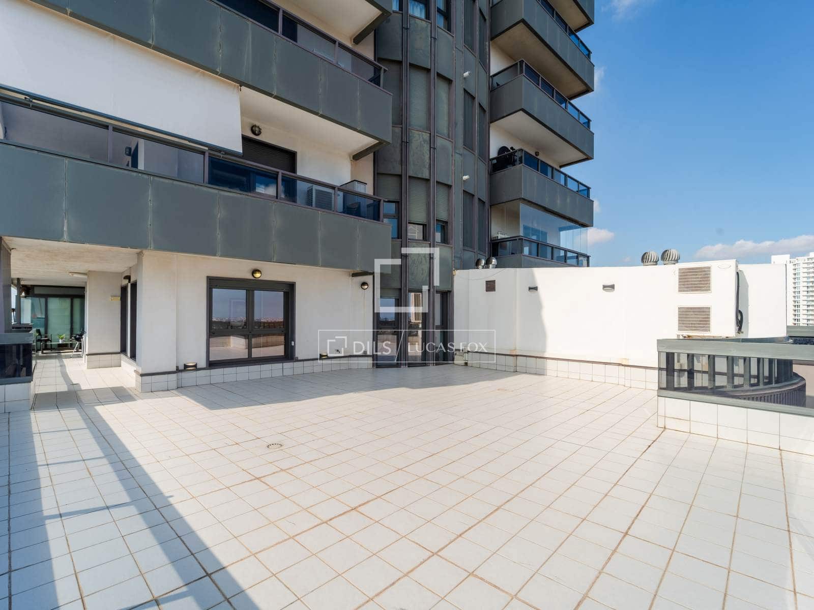 3 slaapkamer Appartement te huur in Valencia stad met zwembad garage - € 3.500 (Ref: 10172917)
