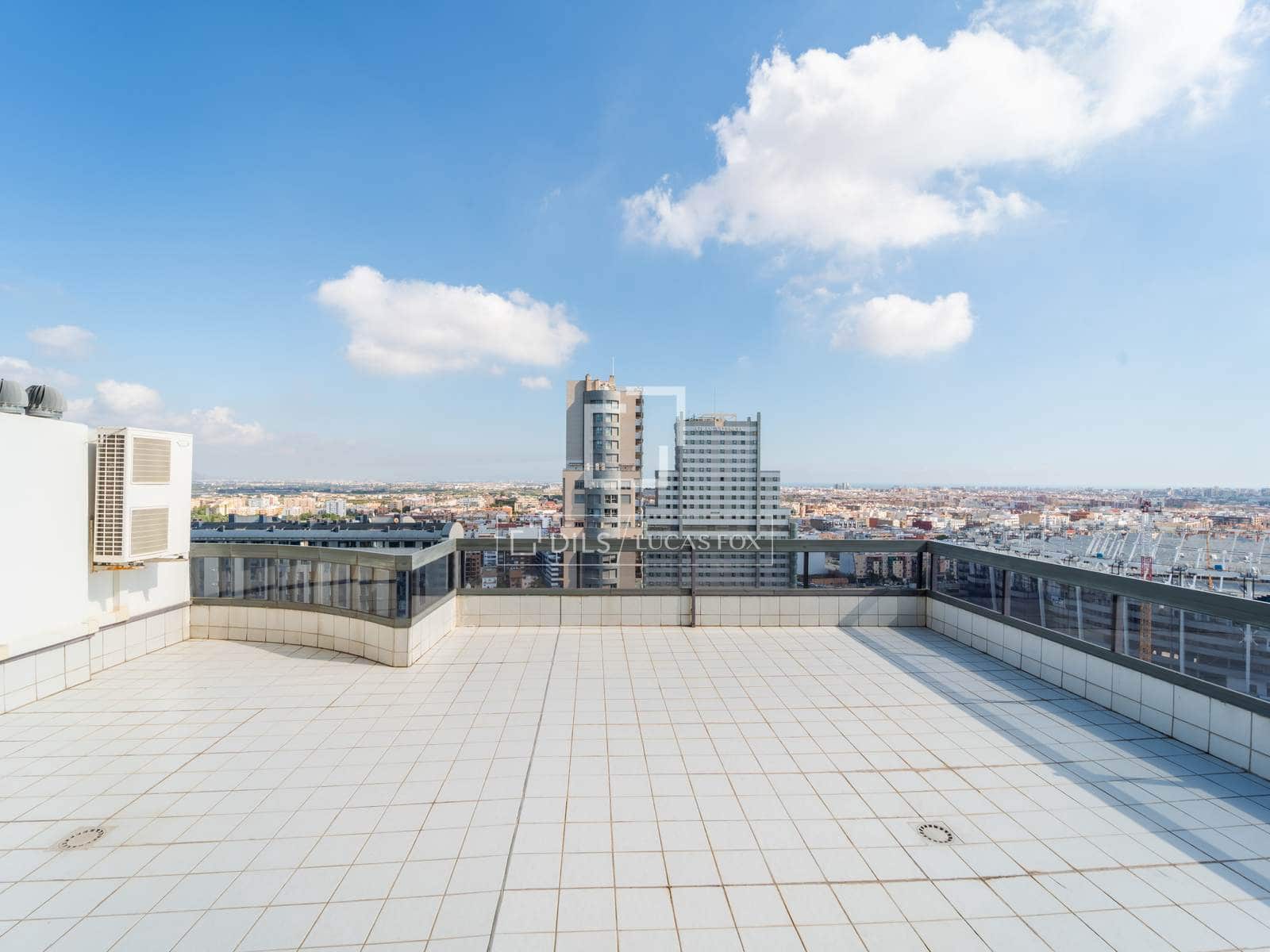 3 slaapkamer Appartement te huur in Valencia stad met zwembad garage - € 3.500 (Ref: 10172917)