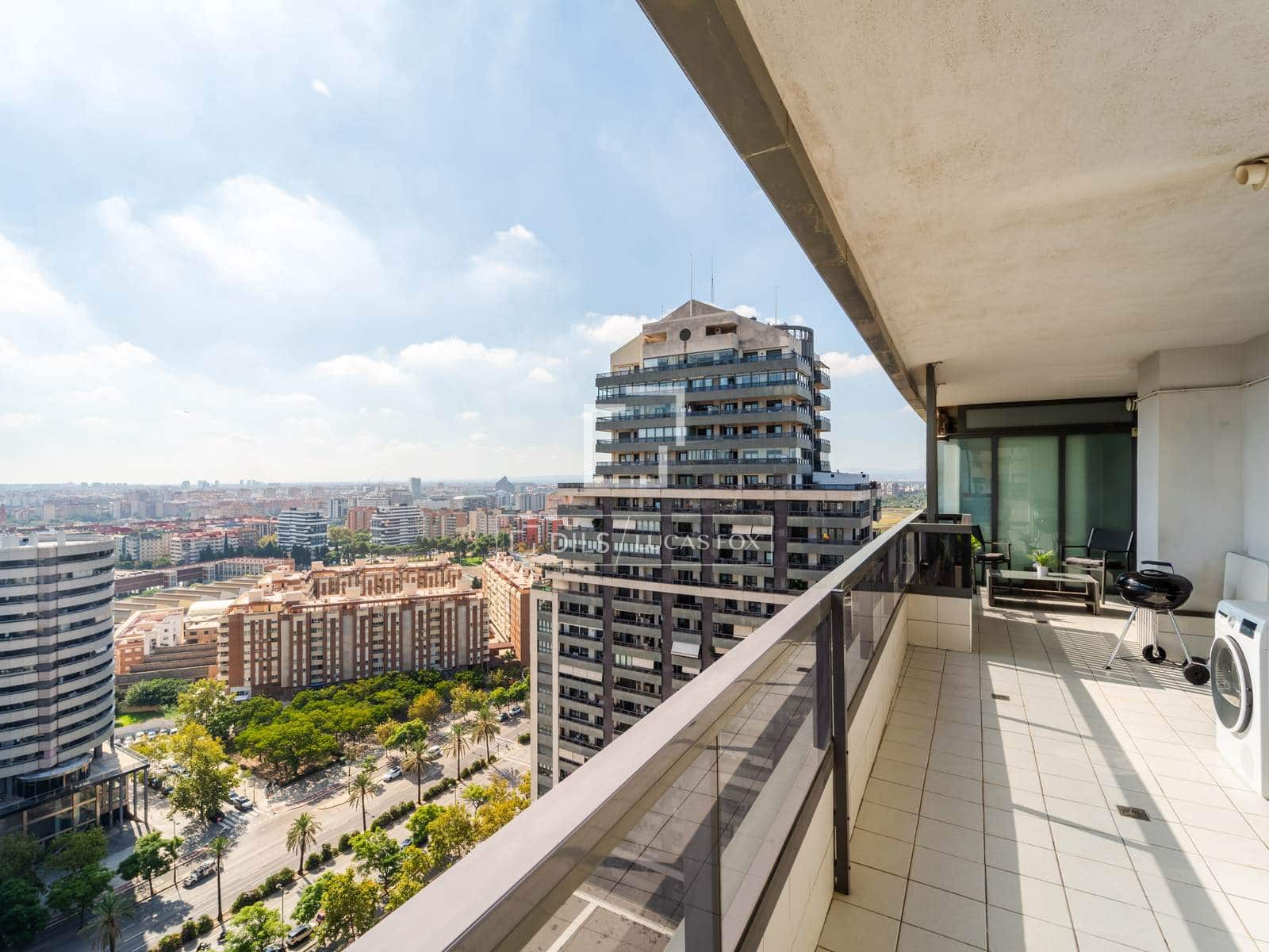 3 slaapkamer Appartement te huur in Valencia stad met zwembad garage - € 3.500 (Ref: 10172917)