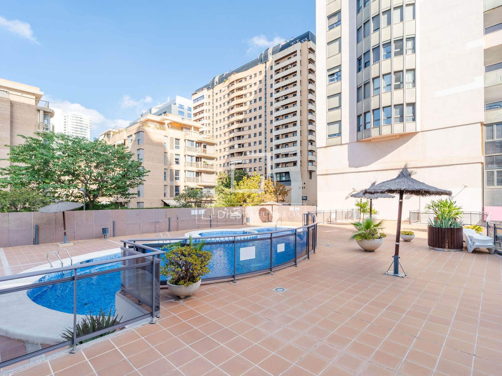 3 slaapkamer Appartement te huur in Valencia stad met zwembad garage - € 3.500 (Ref: 10172917)
