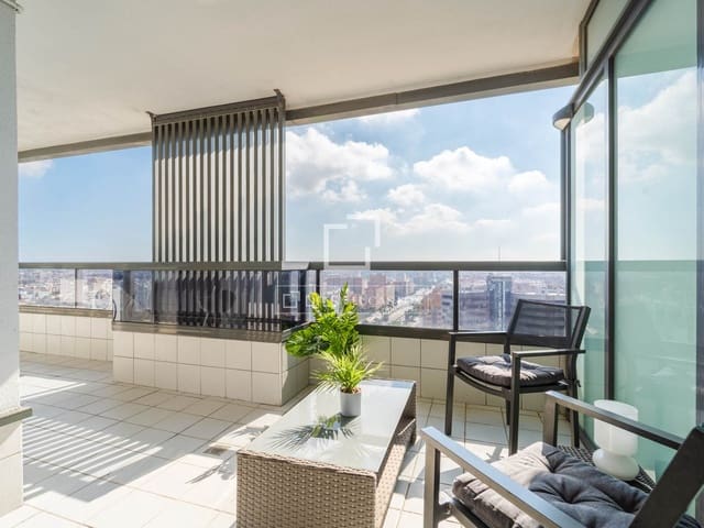 3 slaapkamer Appartement te huur in Valencia stad met zwembad garage - € 3.500 (Ref: 10172917)