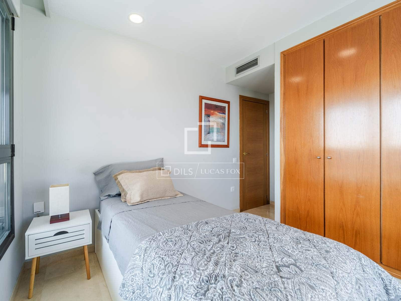 3 slaapkamer Appartement te huur in Valencia stad met zwembad garage - € 3.500 (Ref: 10172917)