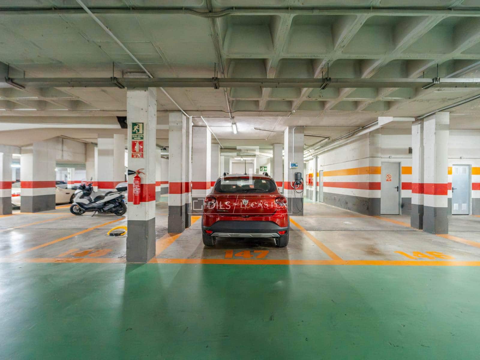 3 slaapkamer Appartement te huur in Valencia stad met zwembad garage - € 3.500 (Ref: 10172917)