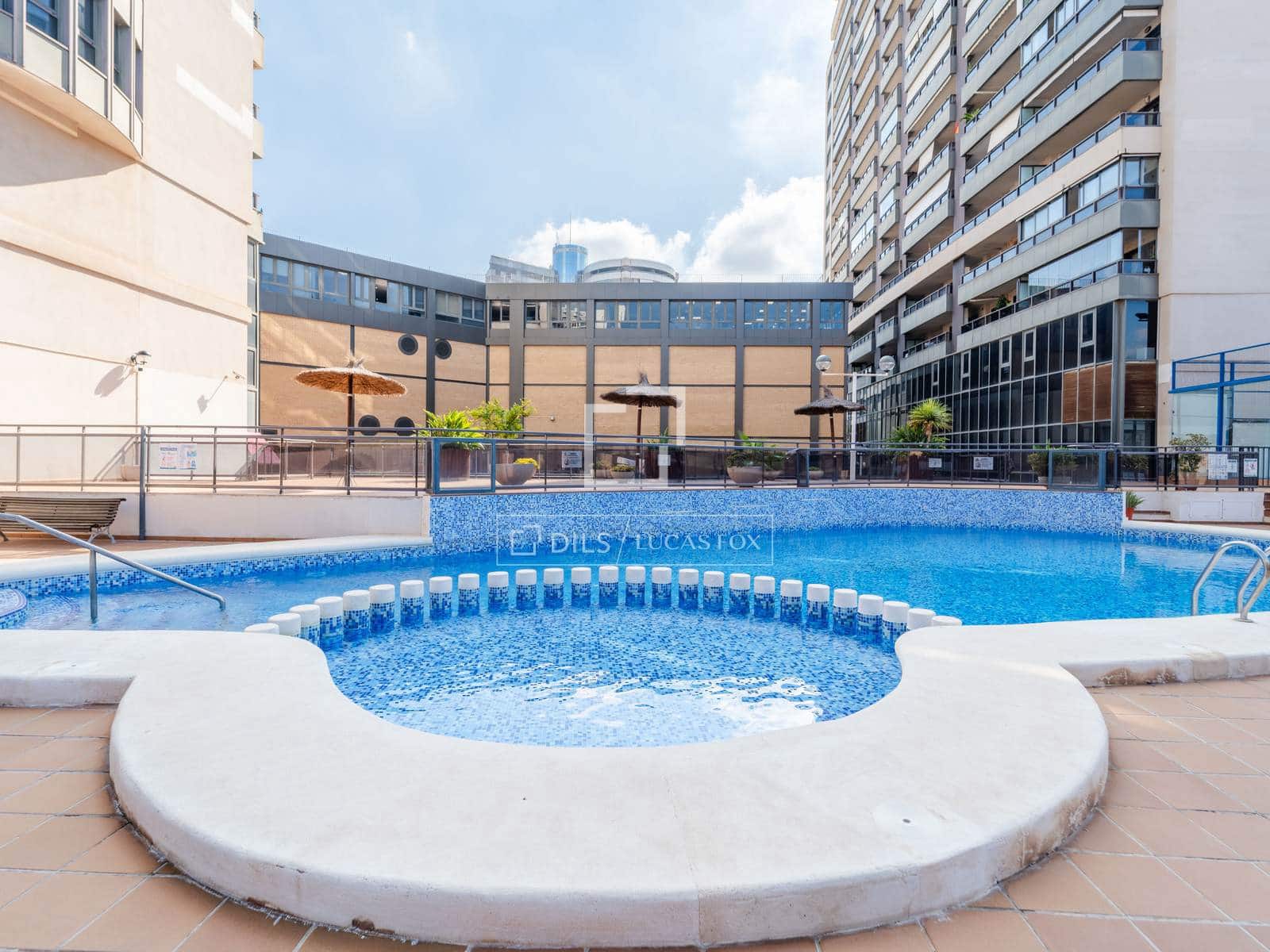 3 slaapkamer Appartement te huur in Valencia stad met zwembad garage - € 3.500 (Ref: 10172917)