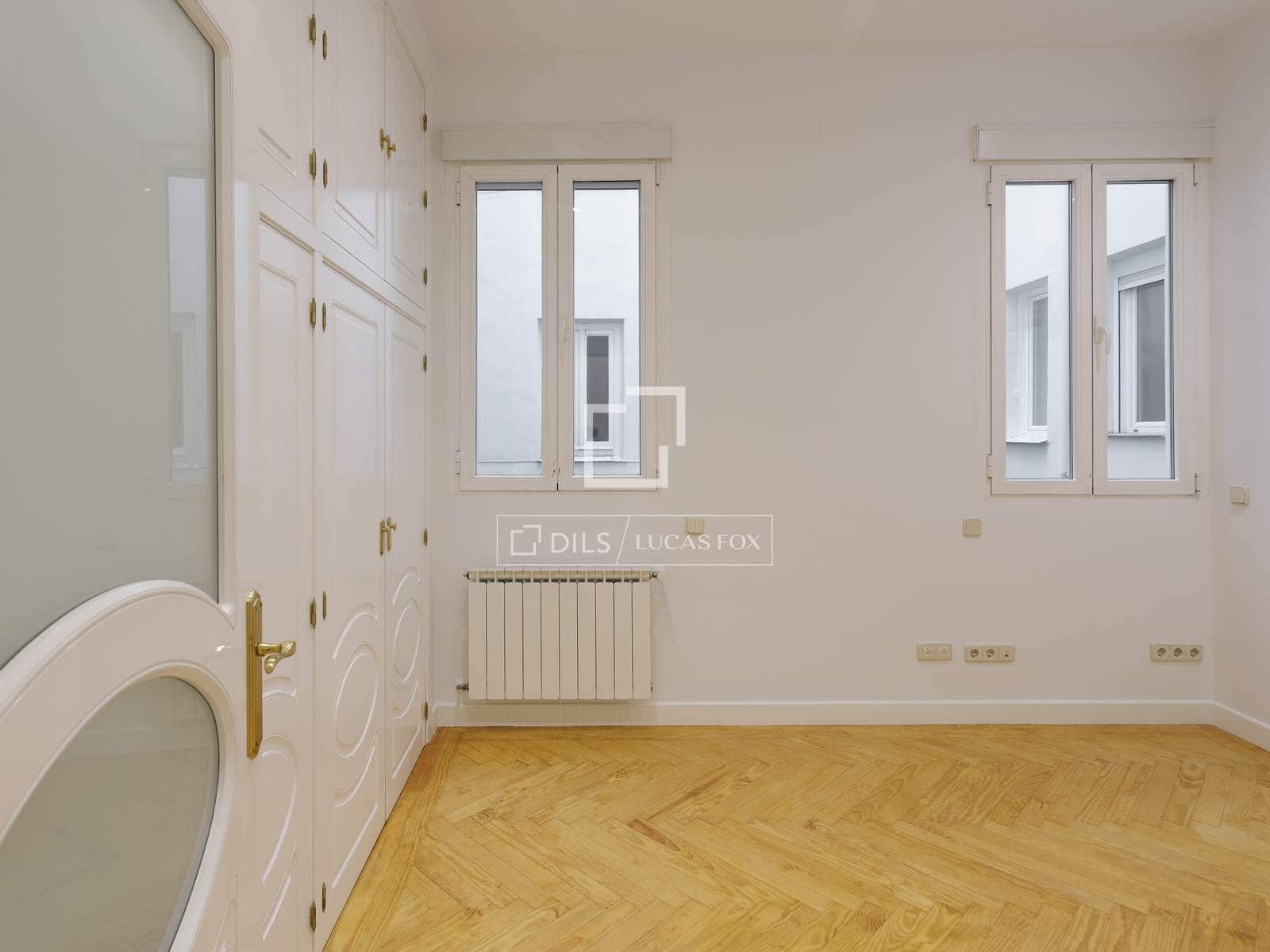 3 quarto Apartamento para arrendar em Madrid cidade - 5 000 € (Ref: 10175452)