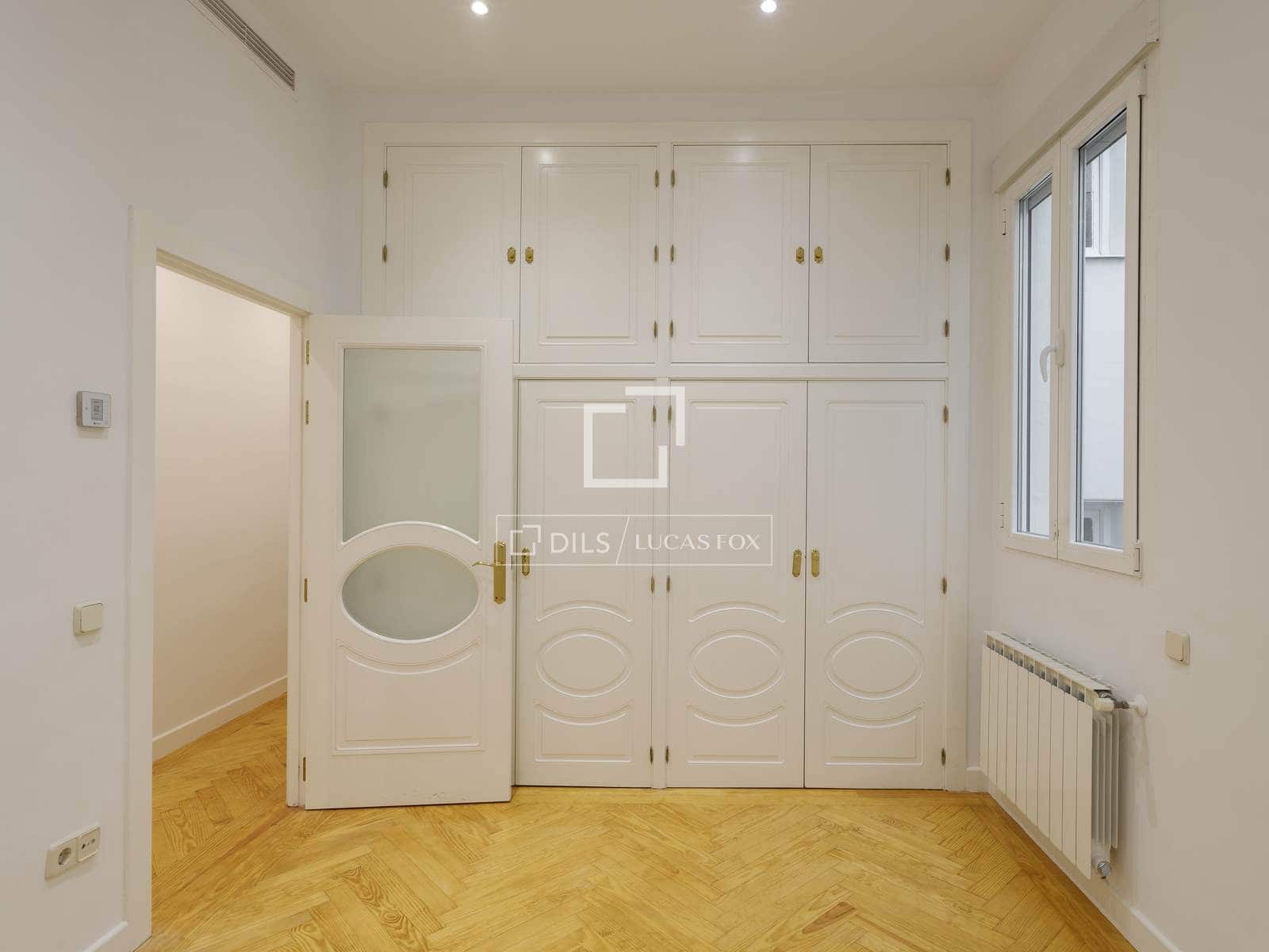 3 quarto Apartamento para arrendar em Madrid cidade - 5 000 € (Ref: 10175452)