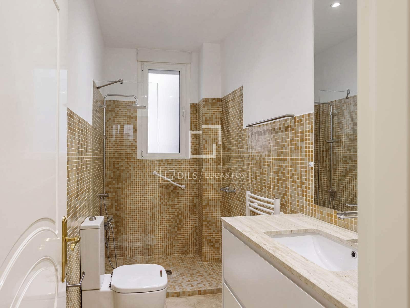 3 quarto Apartamento para arrendar em Madrid cidade - 5 000 € (Ref: 10175452)