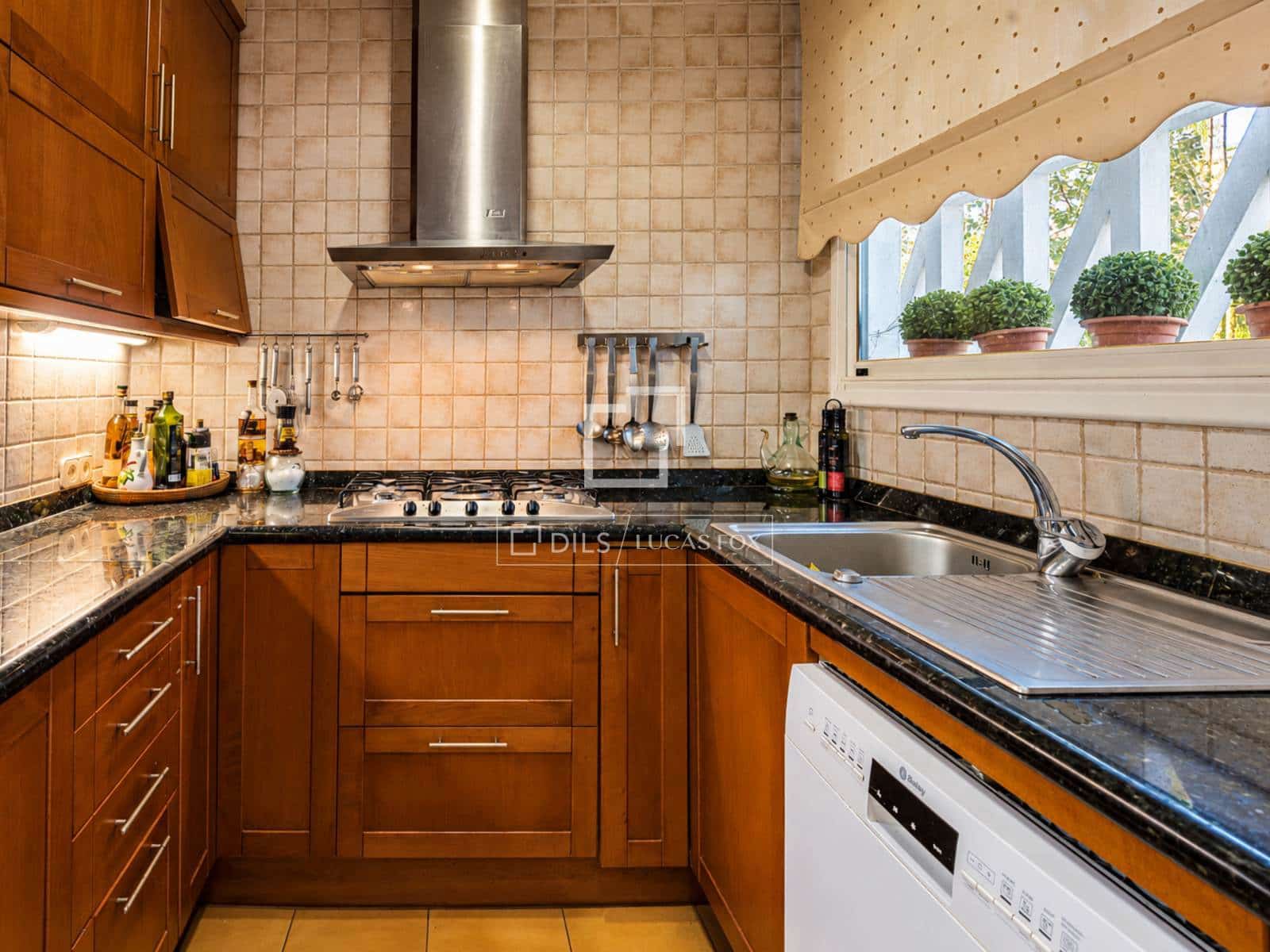4 sypialnia Willa na sprzedaż w Castelldefels z basenem garażem - 1 525 000 € (Ref: 10175898)