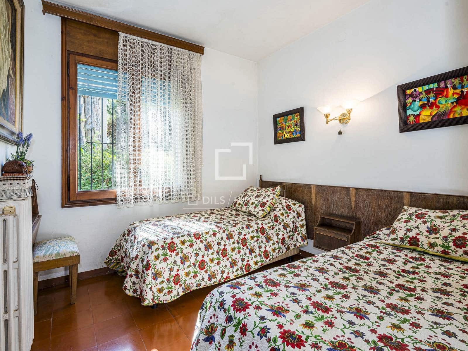 4 sypialnia Willa na sprzedaż w Castelldefels z basenem garażem - 1 525 000 € (Ref: 10175898)