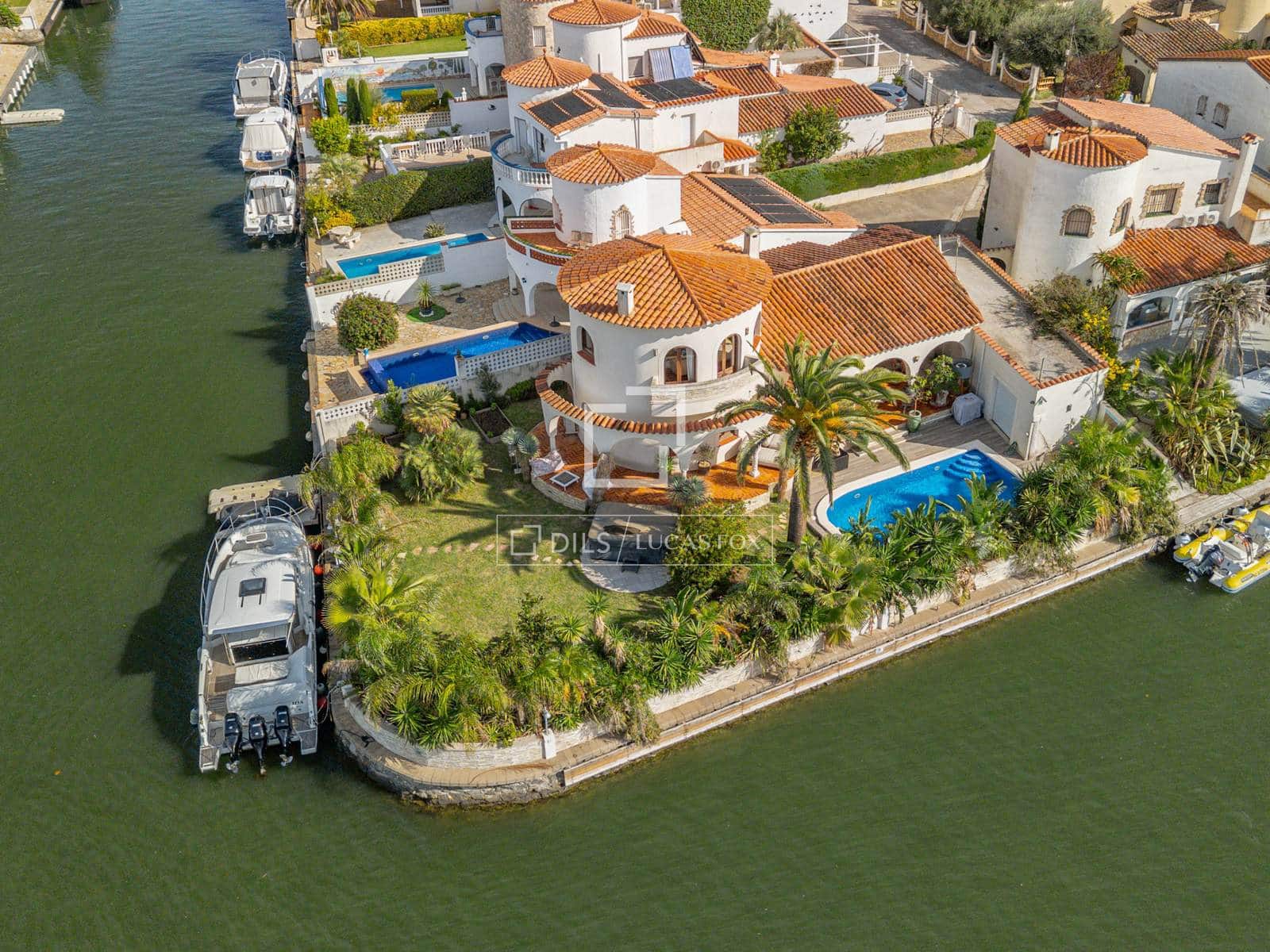 3 Zimmer Villa zu verkaufen in Empuriabrava mit Pool Garage - 1.299.000 € (Ref: 10175900)