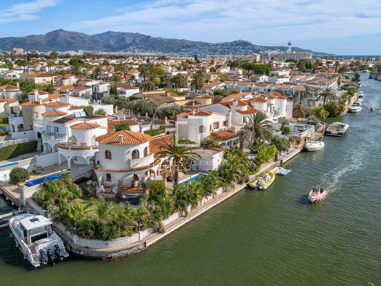 3 Zimmer Villa zu verkaufen in Empuriabrava mit Pool Garage - 1.299.000 € (Ref: 10175900)