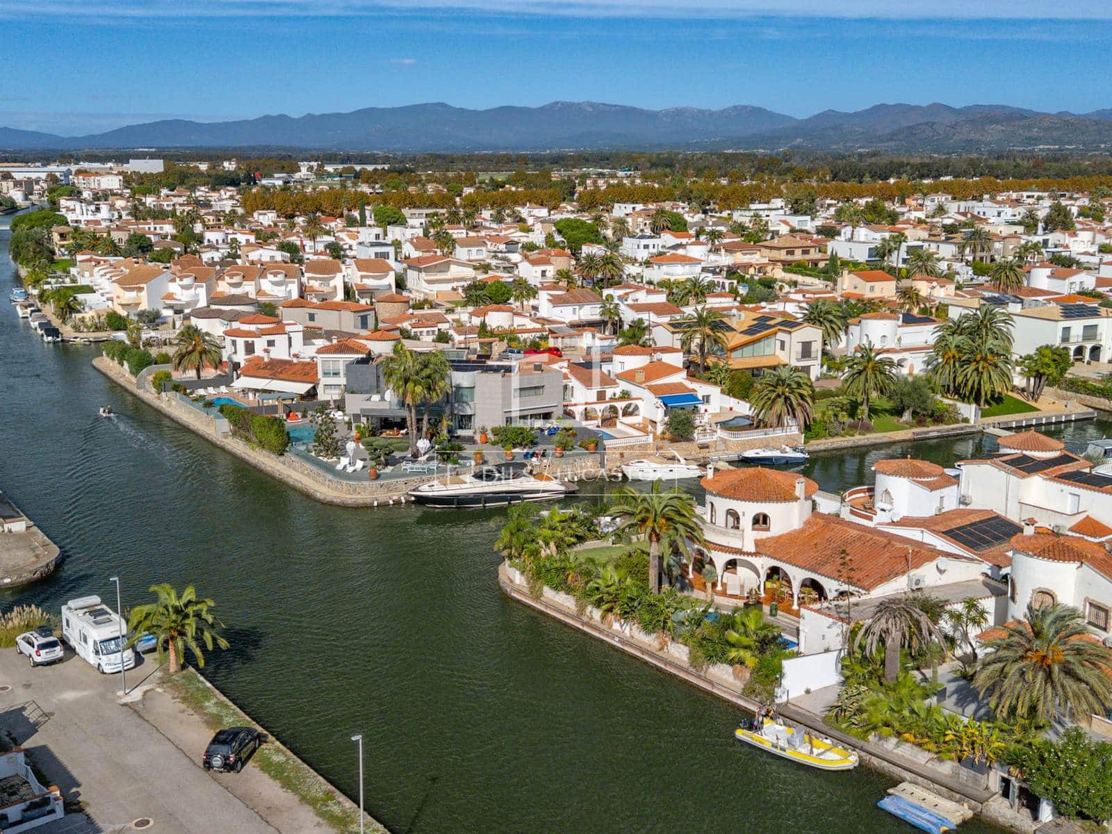3 Zimmer Villa zu verkaufen in Empuriabrava mit Pool Garage - 1.299.000 € (Ref: 10175900)