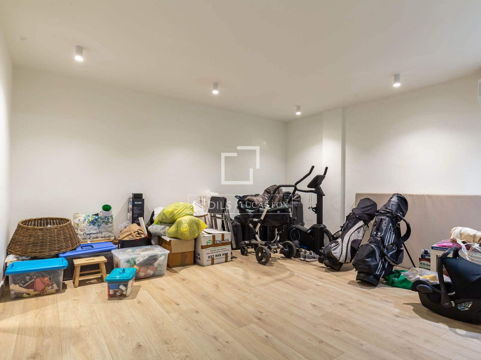 4 soveværelse Villa til salg i Esplugues de Llobregat med garage - € 2.340.000 (Ref: 10177436)