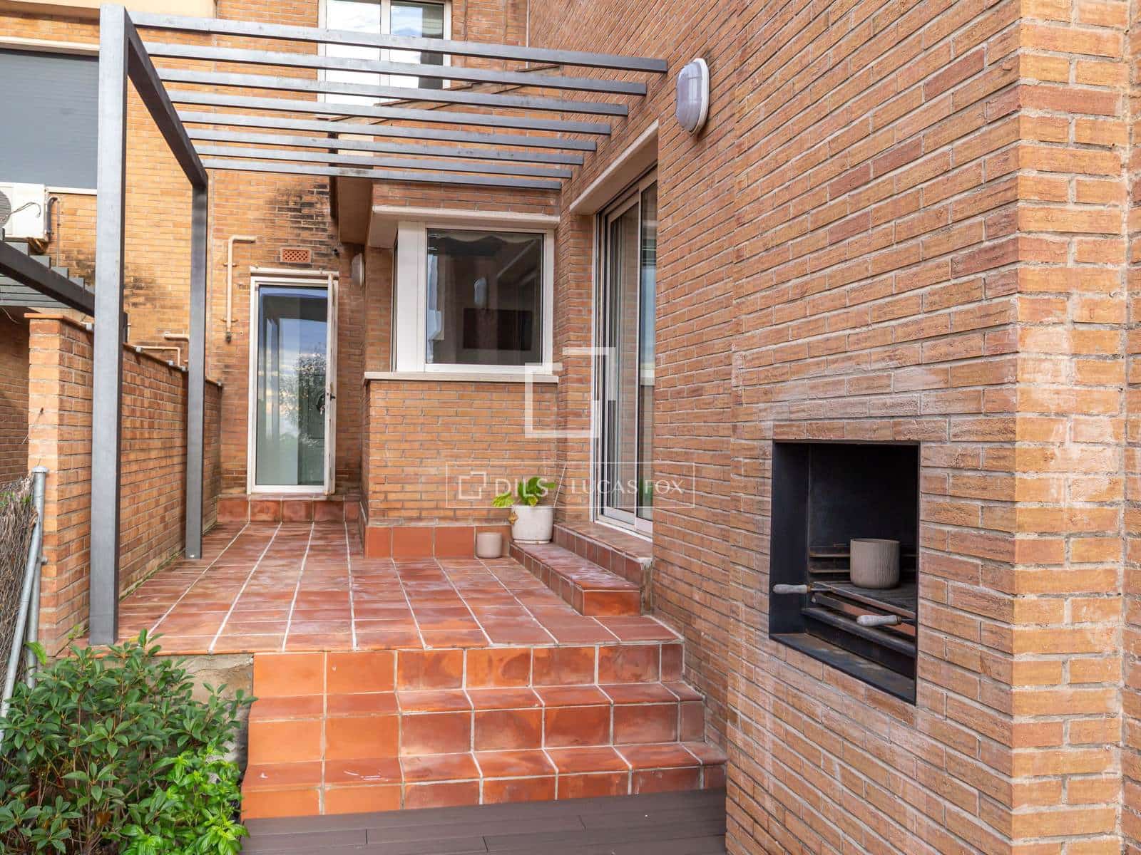 4 soveværelse Villa til salg i Esplugues de Llobregat med garage - € 2.340.000 (Ref: 10177436)