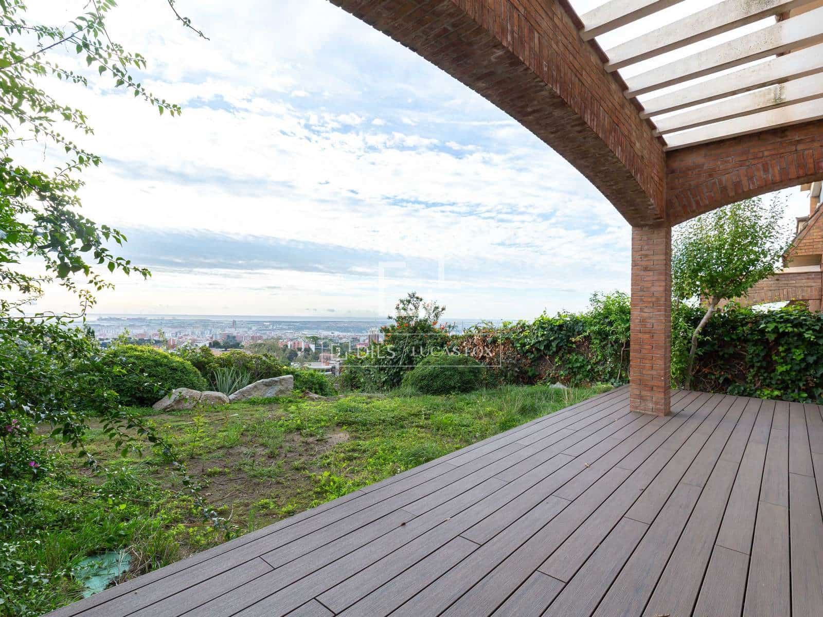 4 soveværelse Villa til salg i Esplugues de Llobregat med garage - € 2.340.000 (Ref: 10177436)