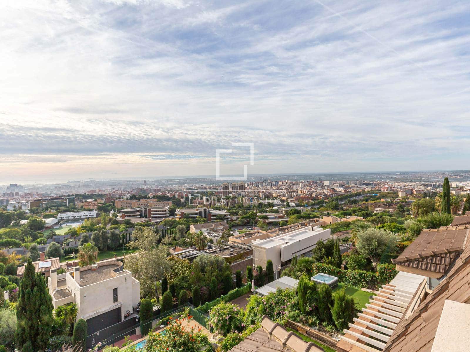 4 soveværelse Villa til salg i Esplugues de Llobregat med garage - € 2.340.000 (Ref: 10177436)