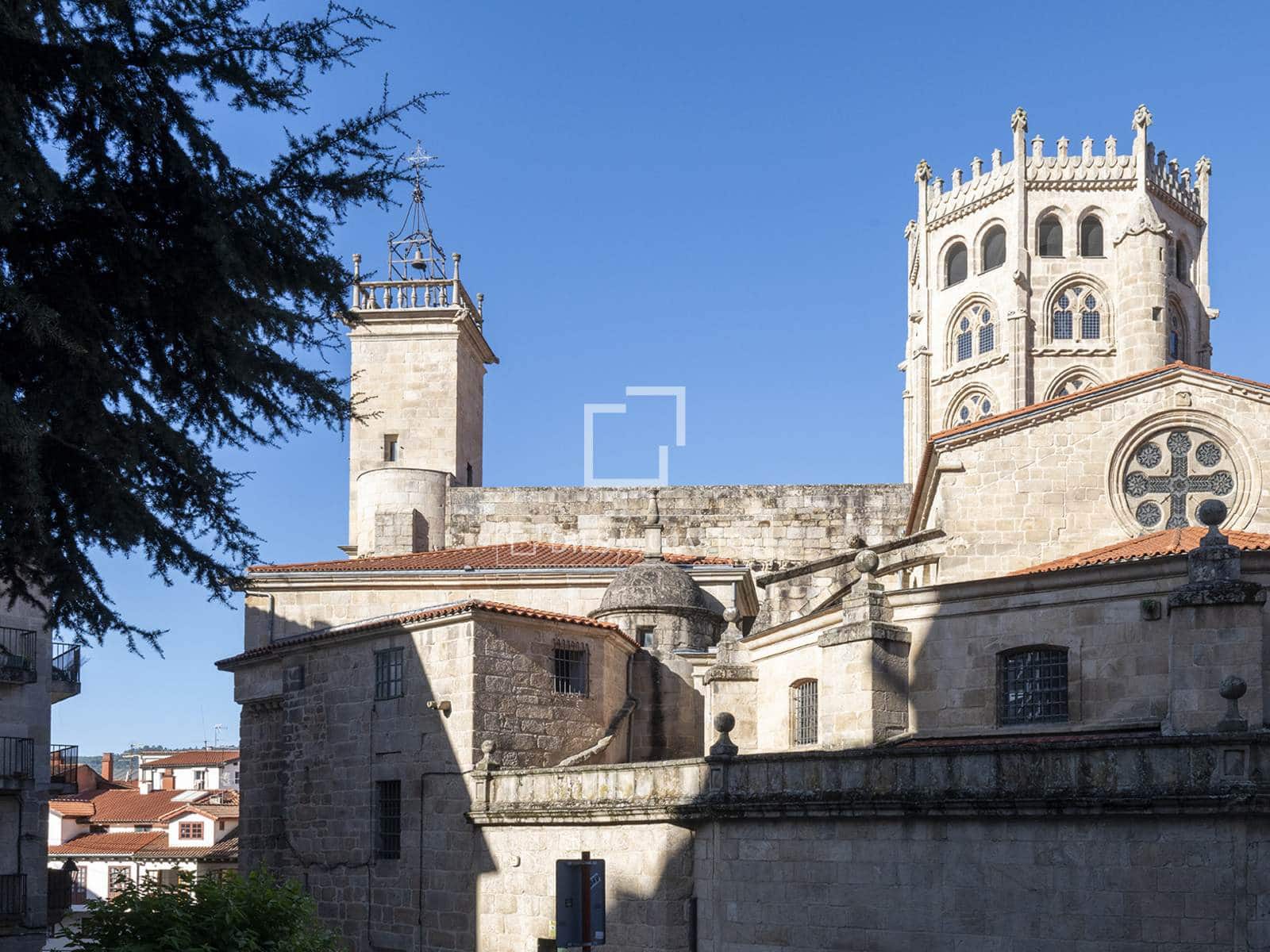 5 bedroom Commercial for sale in Ourense city - € 690,000 (Ref: 10177437)