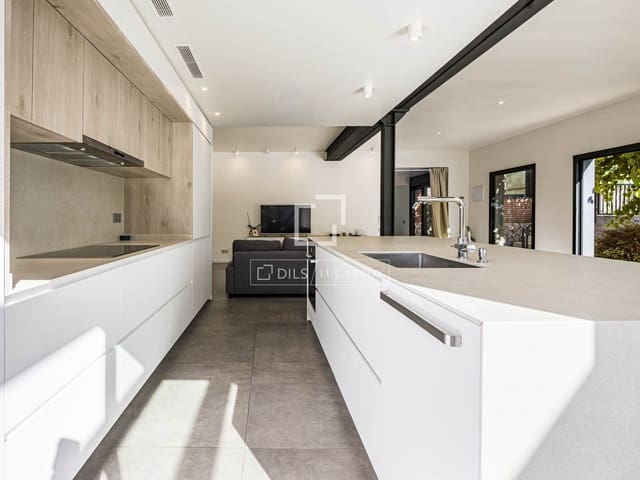 Chalet de 6 habitaciones en Gavà en venta con piscina garaje - 1.380.000 € (Ref: 10179603)