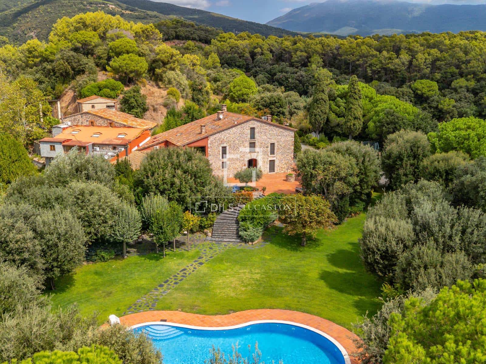 11 soverom Finca/Herregård til salgs i Sant Pere de Vilamajor med svømmebasseng garasje - € 2 900 000 (Ref: 10183448)