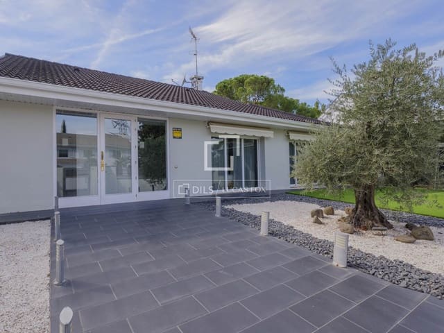 Chalet de 3 habitaciones en Pozuelo de Alarcón en alquiler con piscina garaje - 6.000 € (Ref: 10183450)
