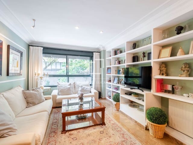 Apartamento de 3 habitaciones en València ciudad en venta con piscina garaje - 620.000 € (Ref: 10185916)
