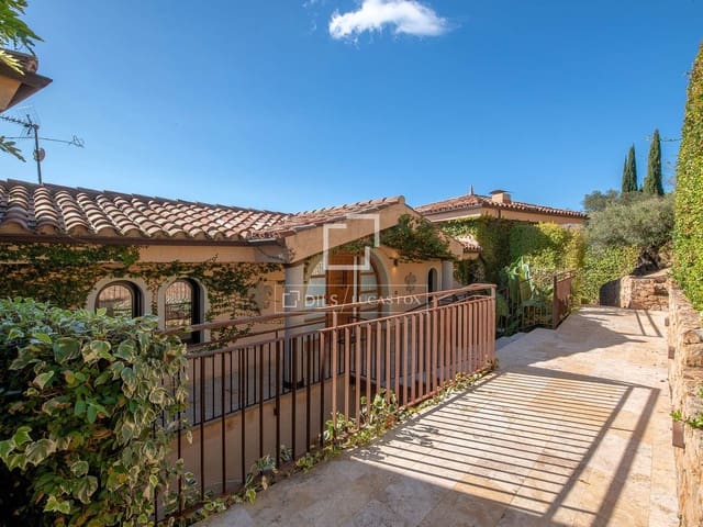 6 soverom Villa til salgs i Platja d'Aro, Castell-Platja d'Aro med svømmebasseng garasje - € 2 795 000 (Ref: 10186212)