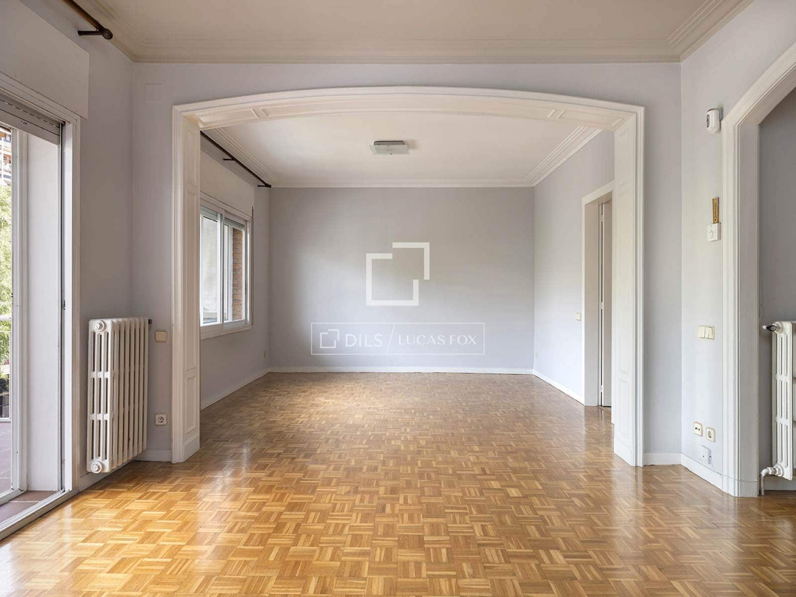 4 quarto Apartamento para arrendar em Barcelona cidade - 2 766 € (Ref: 2052983)