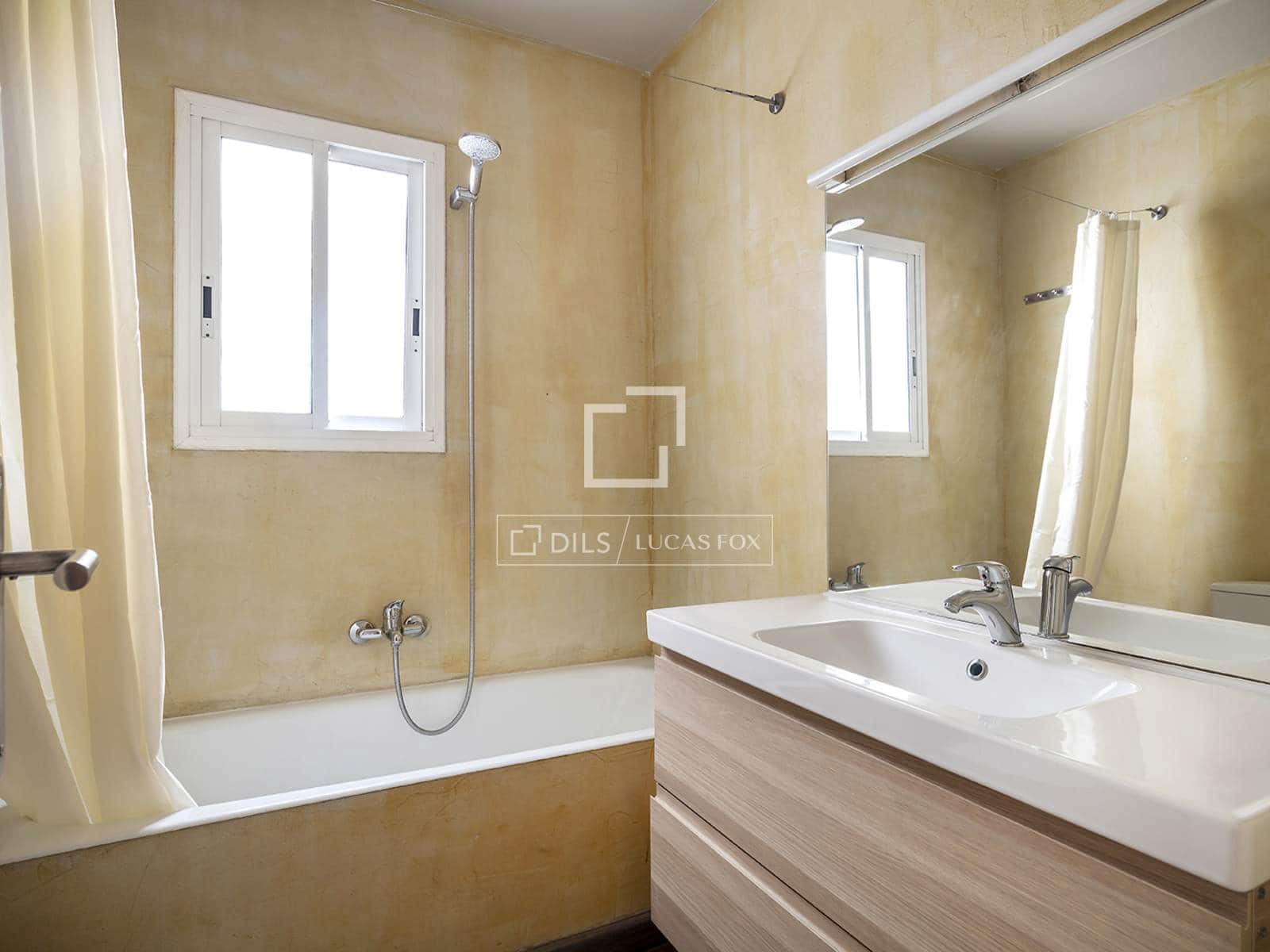 4 quarto Apartamento para arrendar em Barcelona cidade - 2 766 € (Ref: 2052983)
