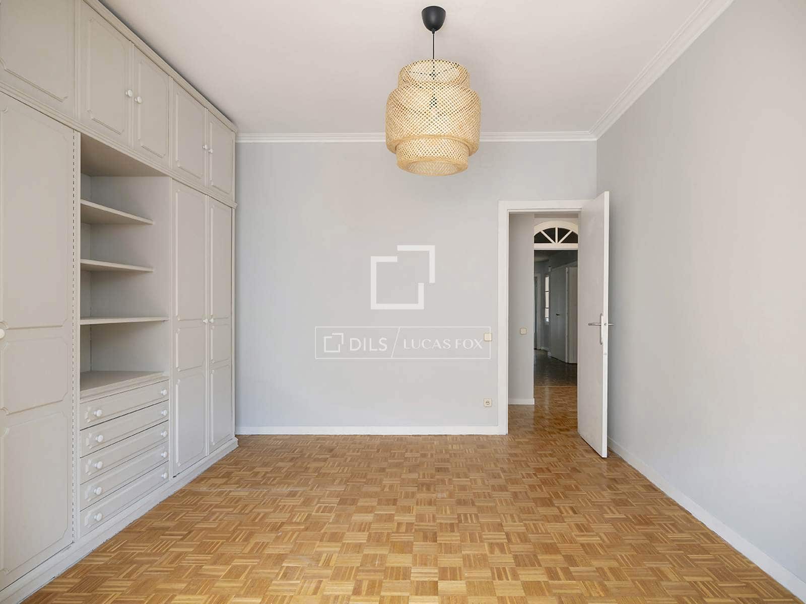 4 quarto Apartamento para arrendar em Barcelona cidade - 2 766 € (Ref: 2052983)