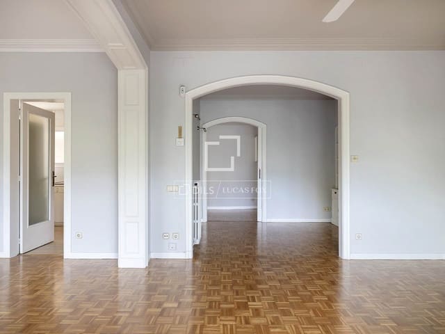 4 quarto Apartamento para arrendar em Barcelona cidade - 2 766 € (Ref: 2052983)