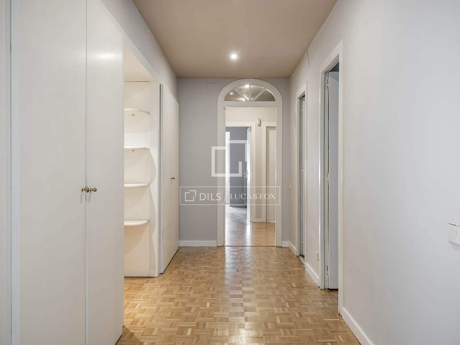 4 quarto Apartamento para arrendar em Barcelona cidade - 2 766 € (Ref: 2052983)