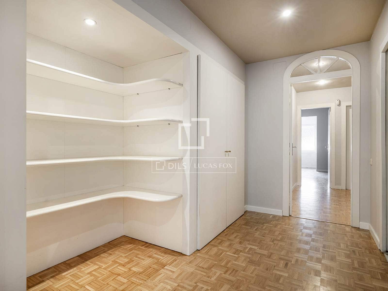 4 quarto Apartamento para arrendar em Barcelona cidade - 2 766 € (Ref: 2052983)