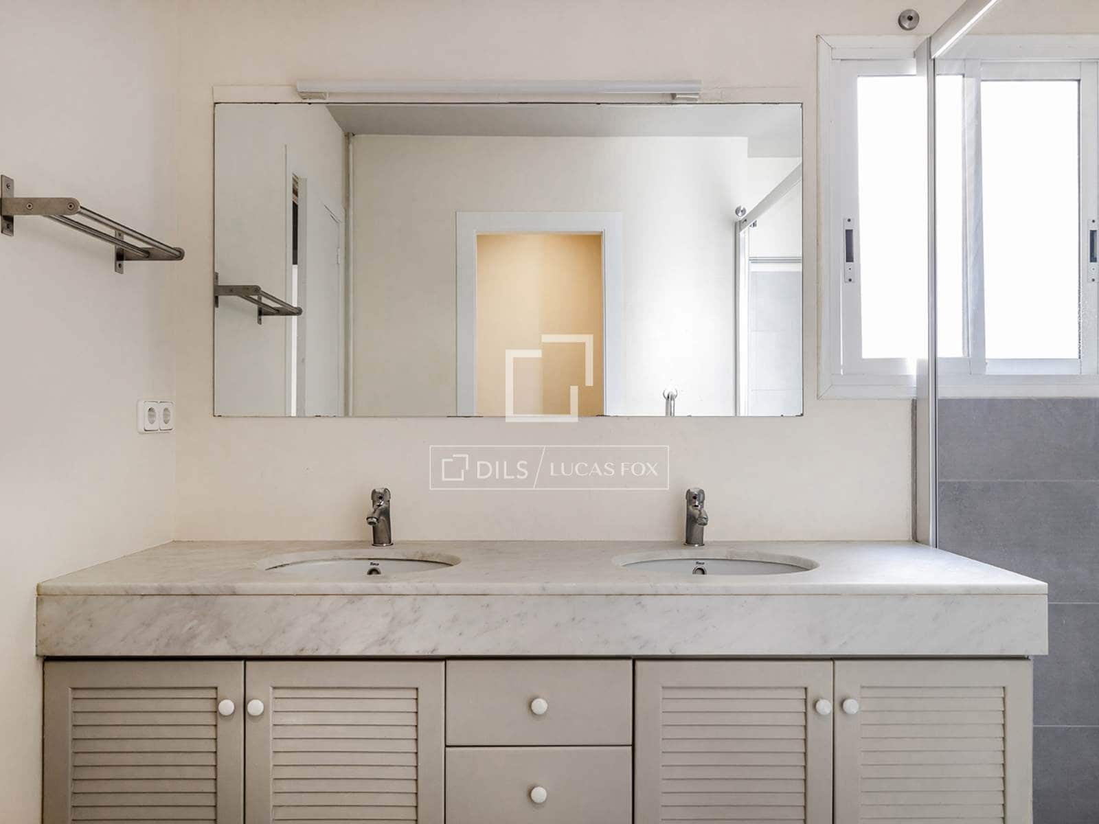 4 quarto Apartamento para arrendar em Barcelona cidade - 2 766 € (Ref: 2052983)