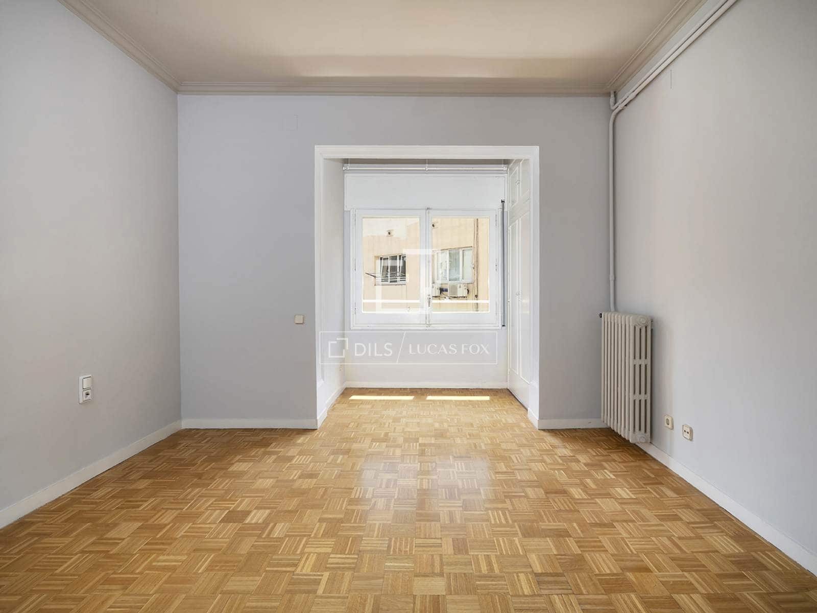 4 quarto Apartamento para arrendar em Barcelona cidade - 2 766 € (Ref: 2052983)
