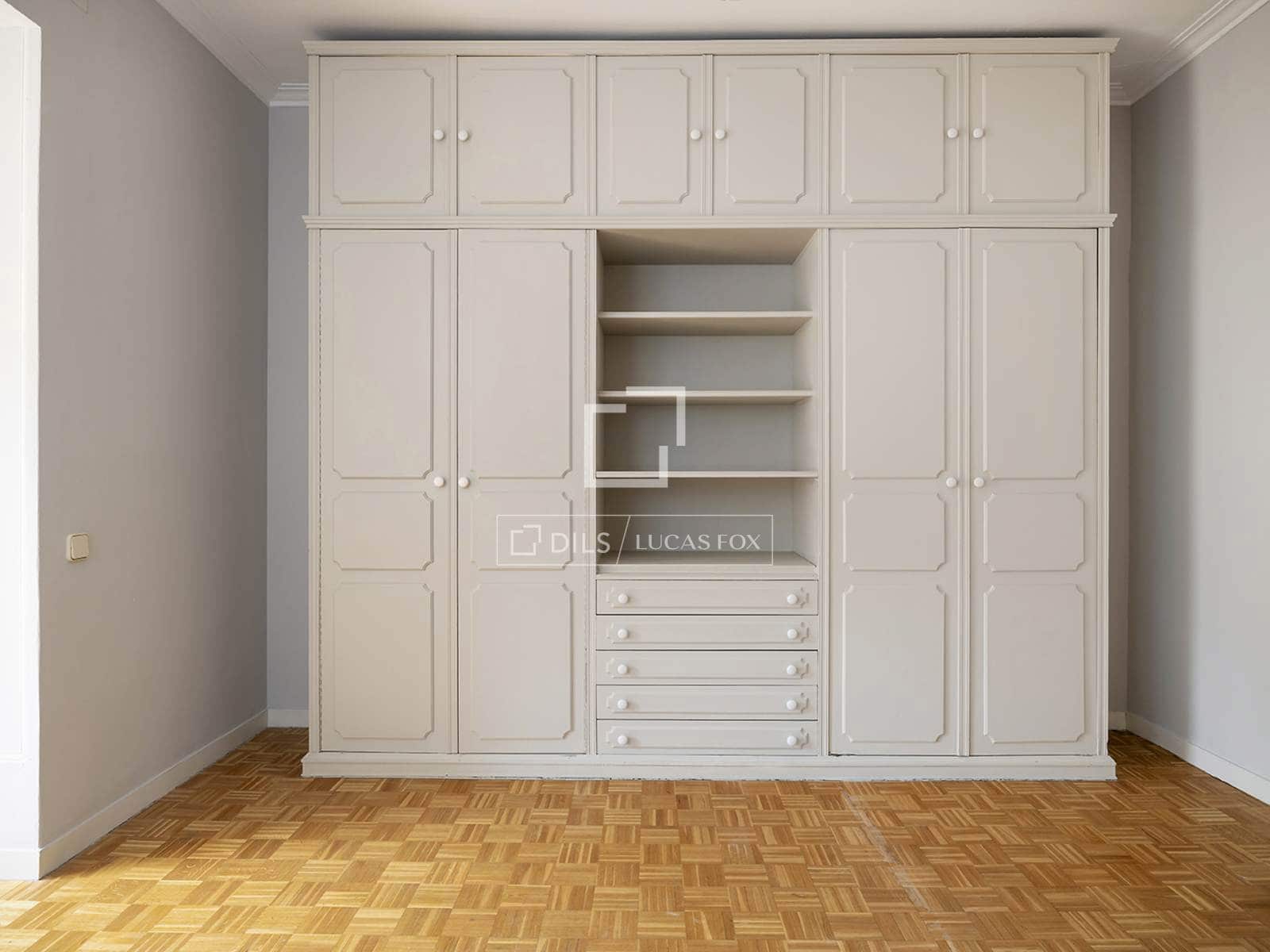 4 quarto Apartamento para arrendar em Barcelona cidade - 2 766 € (Ref: 2052983)