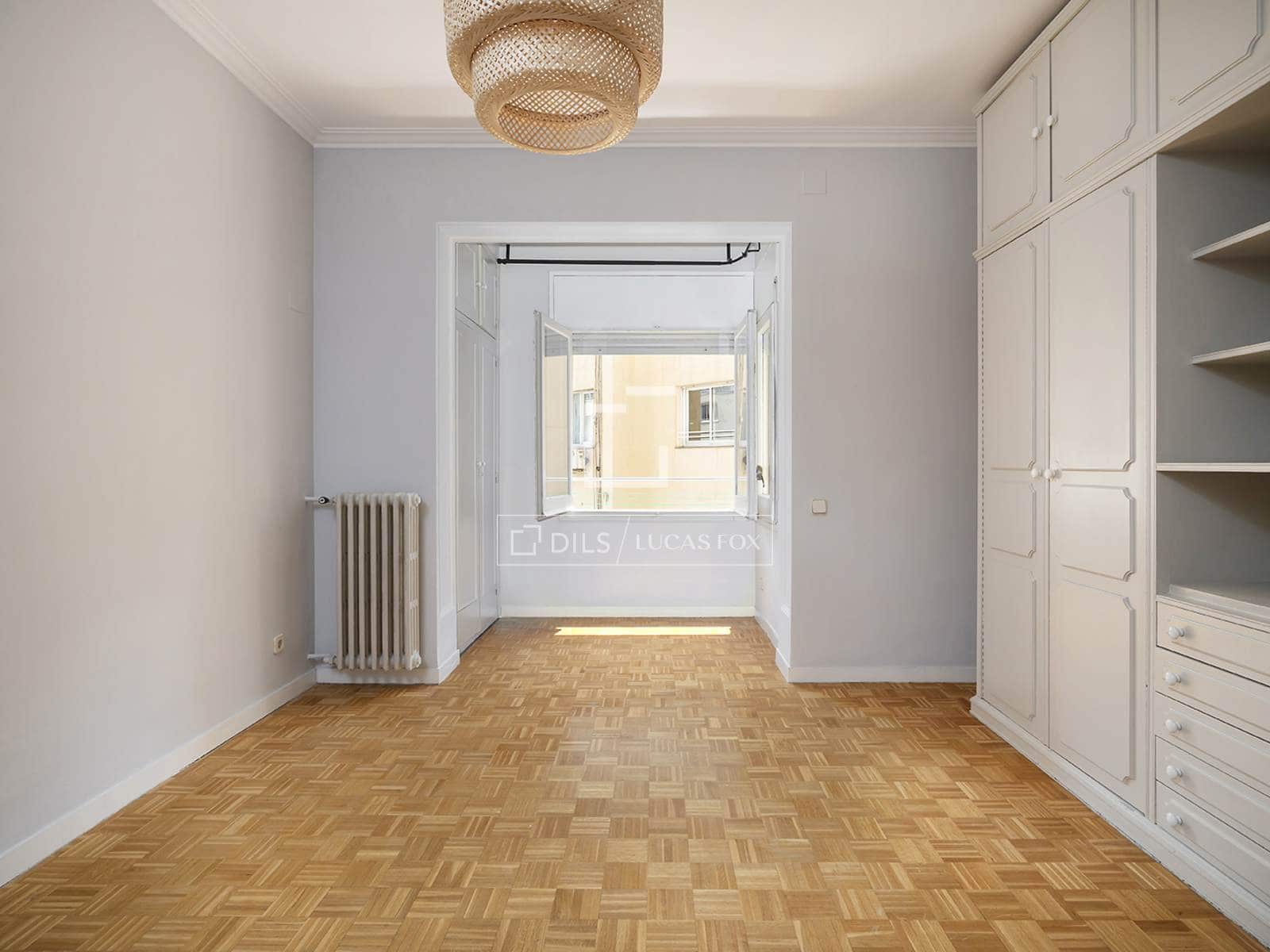 4 quarto Apartamento para arrendar em Barcelona cidade - 2 766 € (Ref: 2052983)
