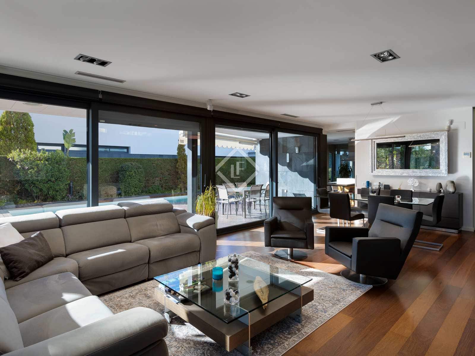 4 makuuhuone Huvila myytävänä paikassa Premia de Dalt mukana uima-altaan 
autotalli - 1 600 000 € (Ref: 2436954)