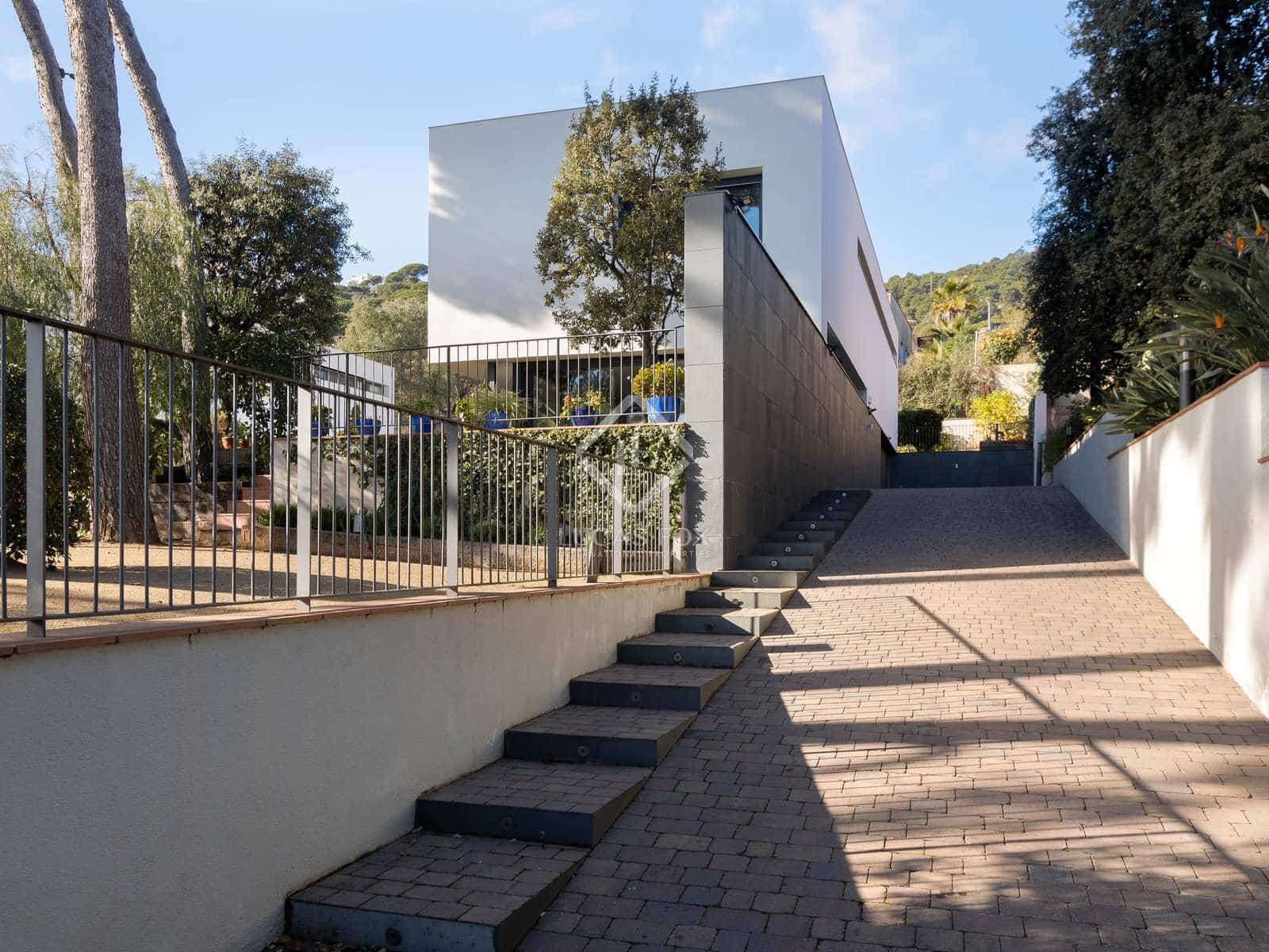 4 makuuhuone Huvila myytävänä paikassa Premia de Dalt mukana uima-altaan 
autotalli - 1 600 000 € (Ref: 2436954)