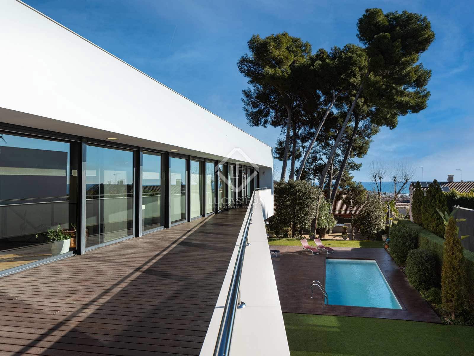 4 makuuhuone Huvila myytävänä paikassa Premia de Dalt mukana uima-altaan 
autotalli - 1 600 000 € (Ref: 2436954)