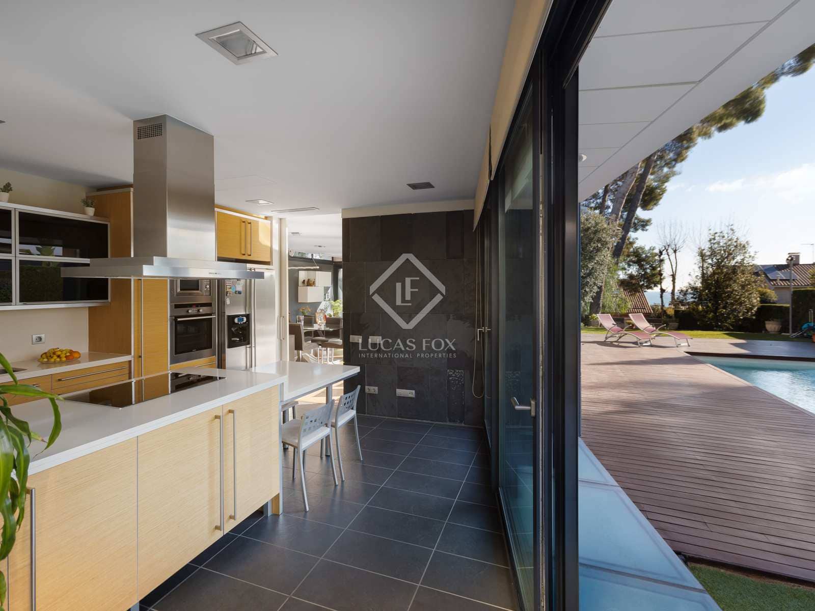 4 makuuhuone Huvila myytävänä paikassa Premia de Dalt mukana uima-altaan 
autotalli - 1 600 000 € (Ref: 2436954)